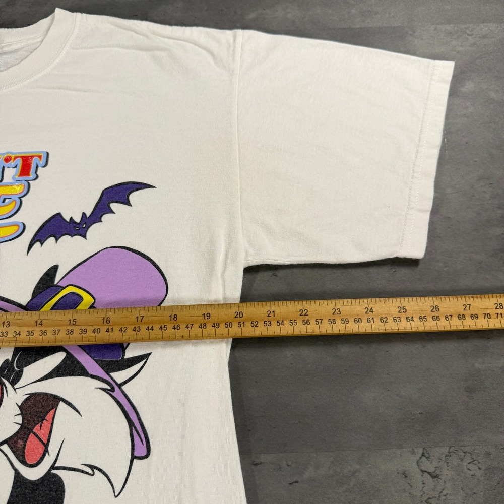 Vintage Looney Tunes T-Shirt Unisex L You Don't Scare Me White Halloween EUC - Picture 5 of 7